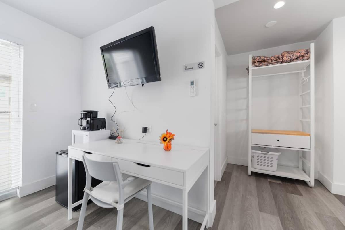 Cozy 1 Bedroom With Pool Steps From The Beach #47 Hollywood Eksteriør bilde